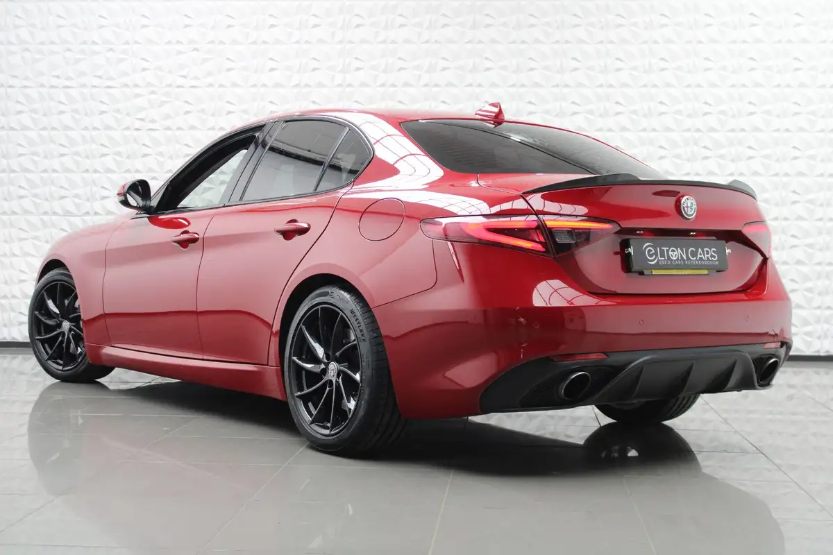 2017-alfa-romeo-giulia-20-veloce-big-4
