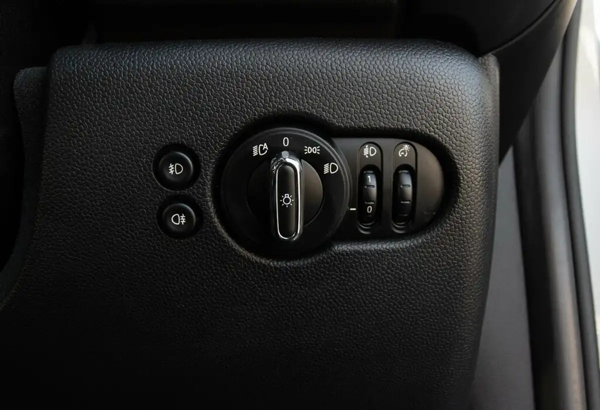 2019-mini-cooper-15-cooper-sport-hatchback-3d-big-15