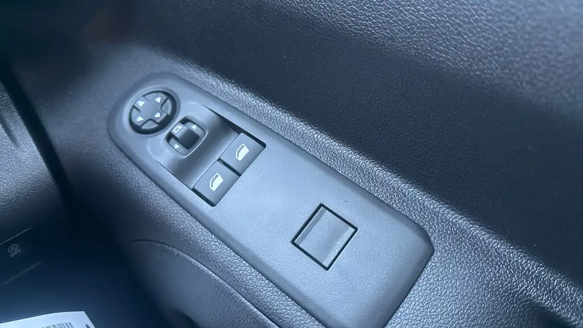 2024-peugeot-partner-15-bluehdi-professional-long-100pseu6d-crew-big-21
