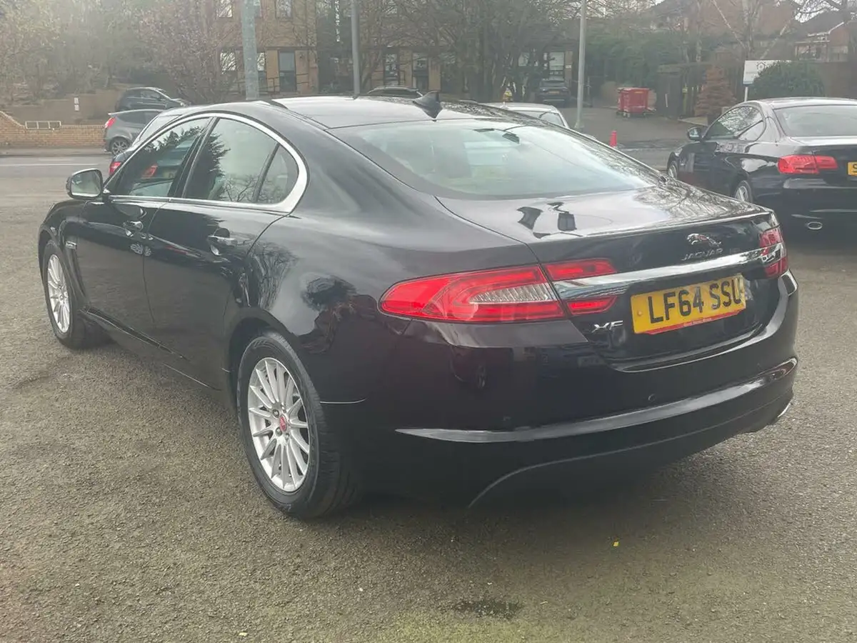2014-jaguar-xf-22td-se-business-saloon-4d-big-3
