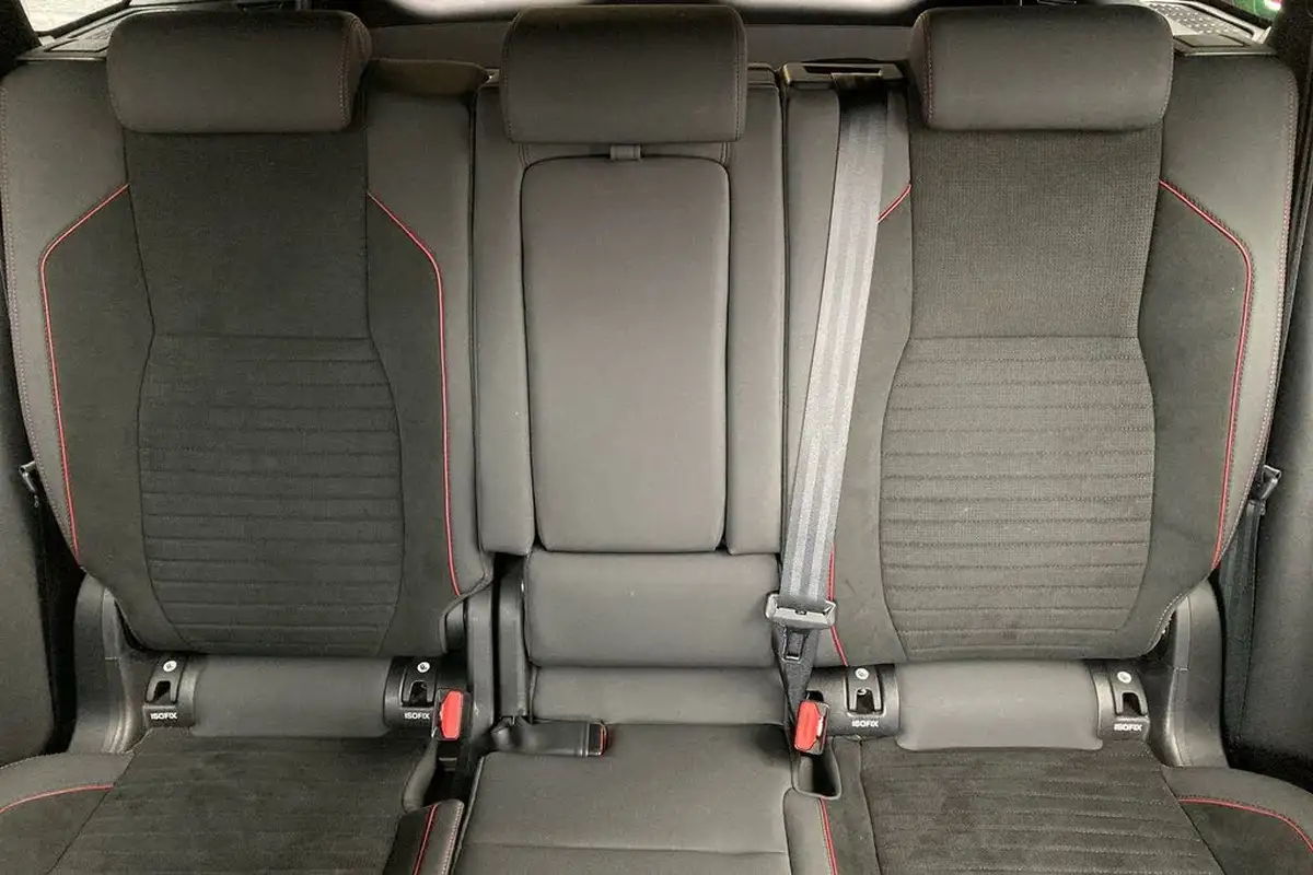 2019-land-rover-discovery-sport-20-d240-r-dynamic-hse-big-10