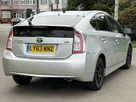 2014-toyota-prius-small-11