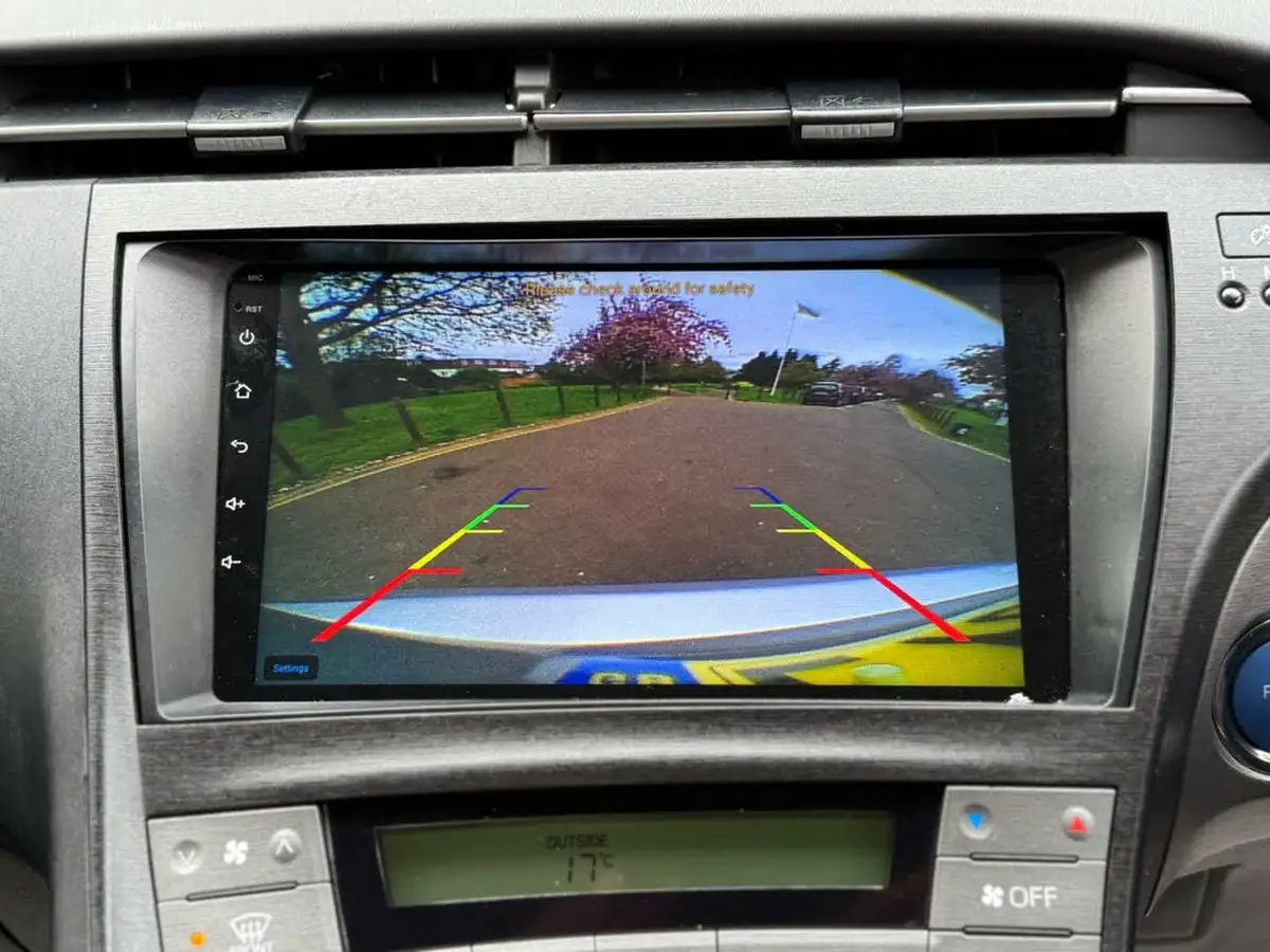 2014-toyota-prius-big-48