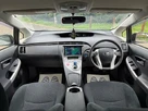2014-toyota-prius-small-35