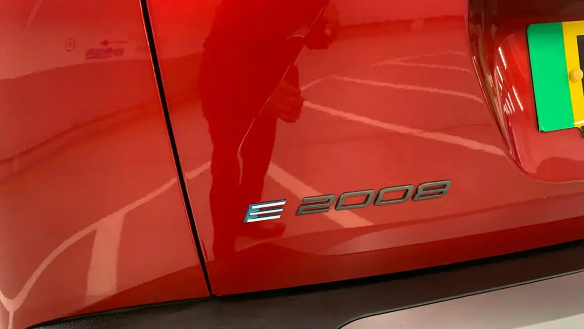 2024-peugeot-2008-suv-e-gt-136ps-50kwh-big-43