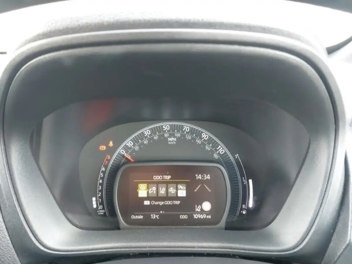2023-toyota-aygo-x-10-vvt-i-edge-big-10