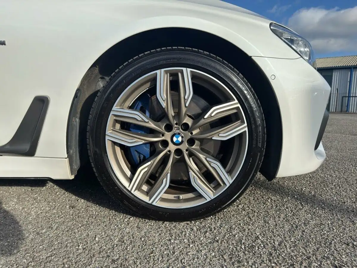 2018-bmw-7-series-66-m760li-big-59
