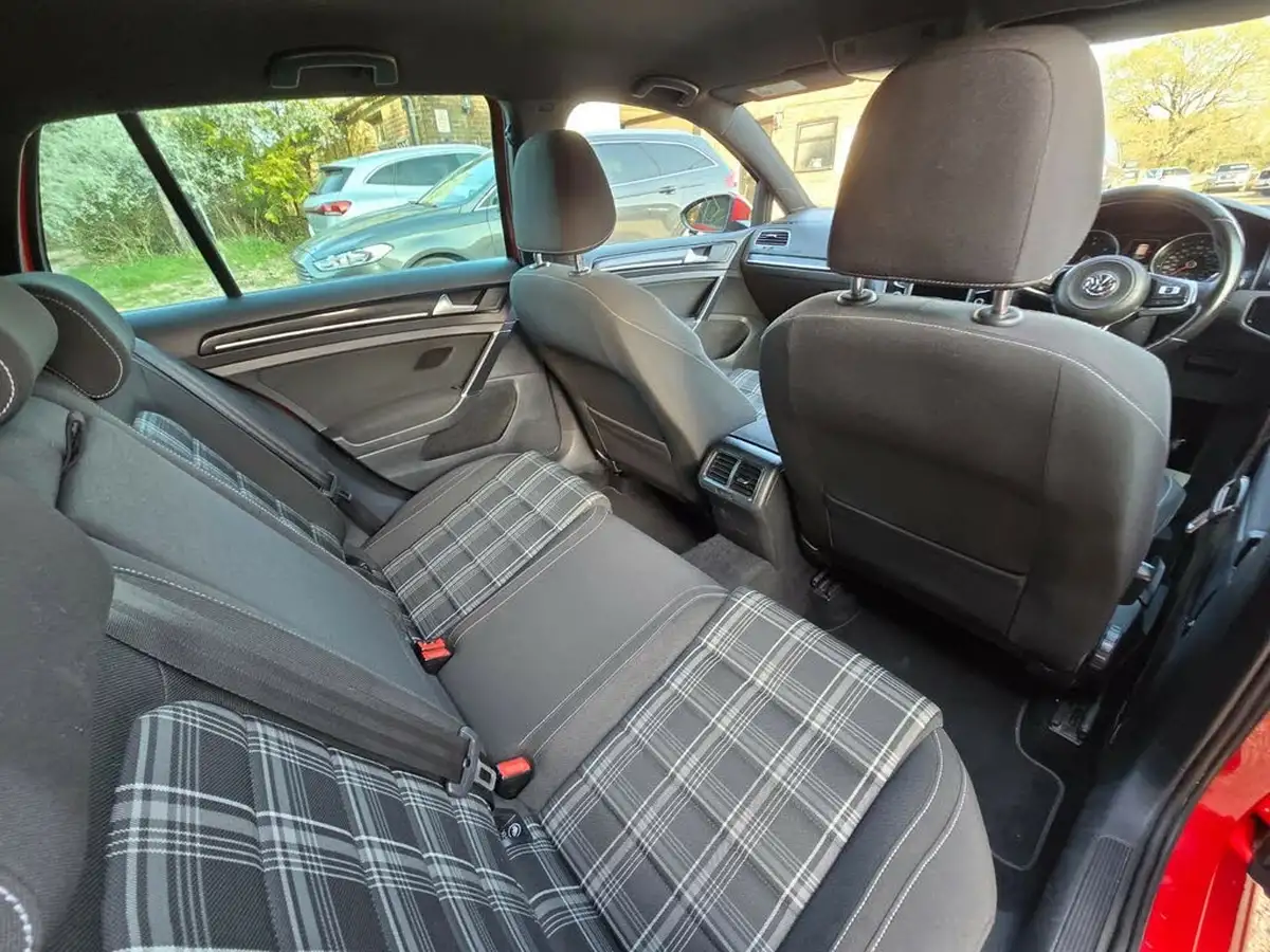 2015-volkswagen-golf-20tdi-gtd-bmt-hatchback-5d-big-9