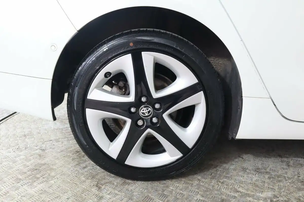 2018-toyota-prius-18-vvt-i-business-edition-plus-ss-big-12