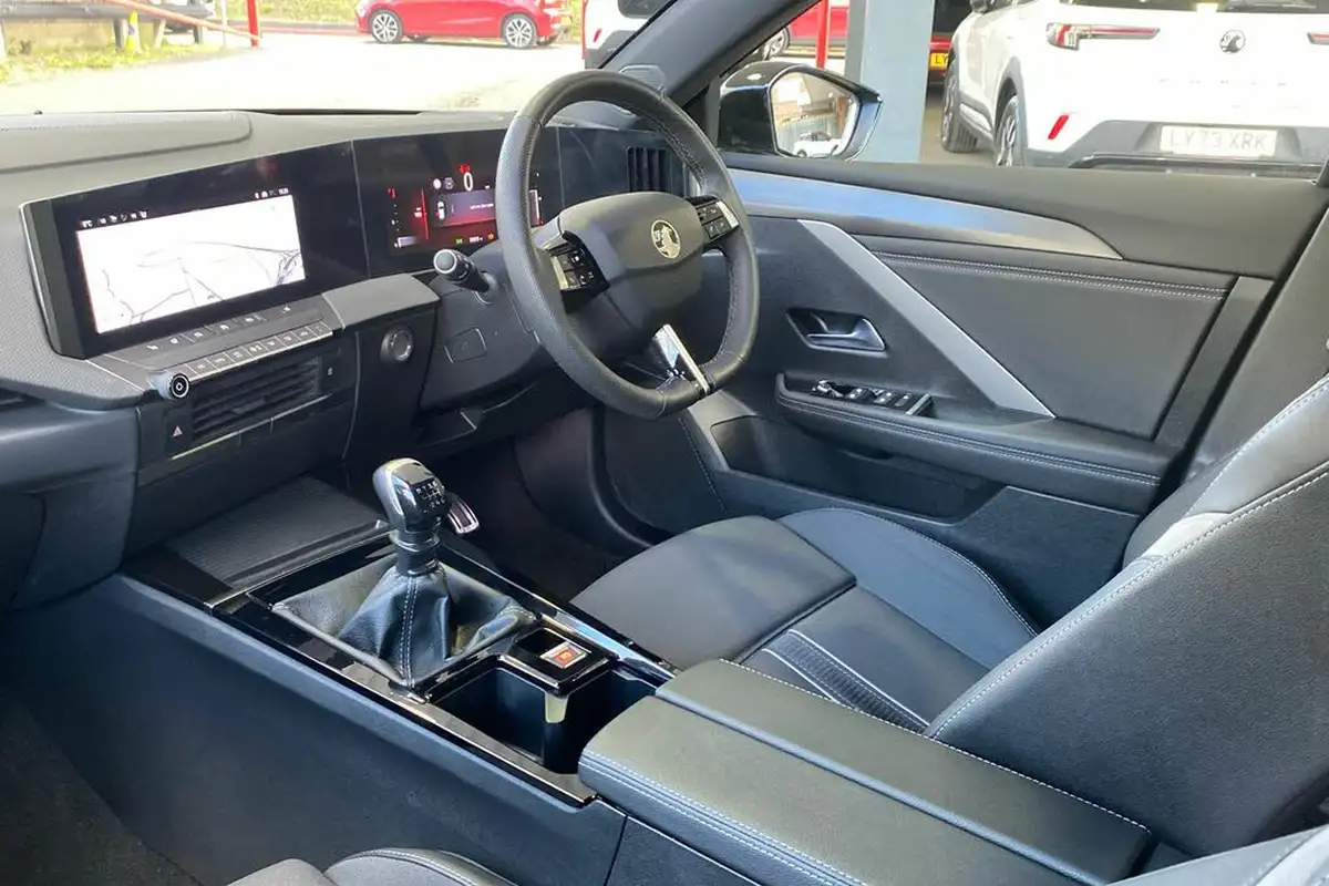 2023-vauxhall-astra-12-turbo-gs-sport-tourer-big-2
