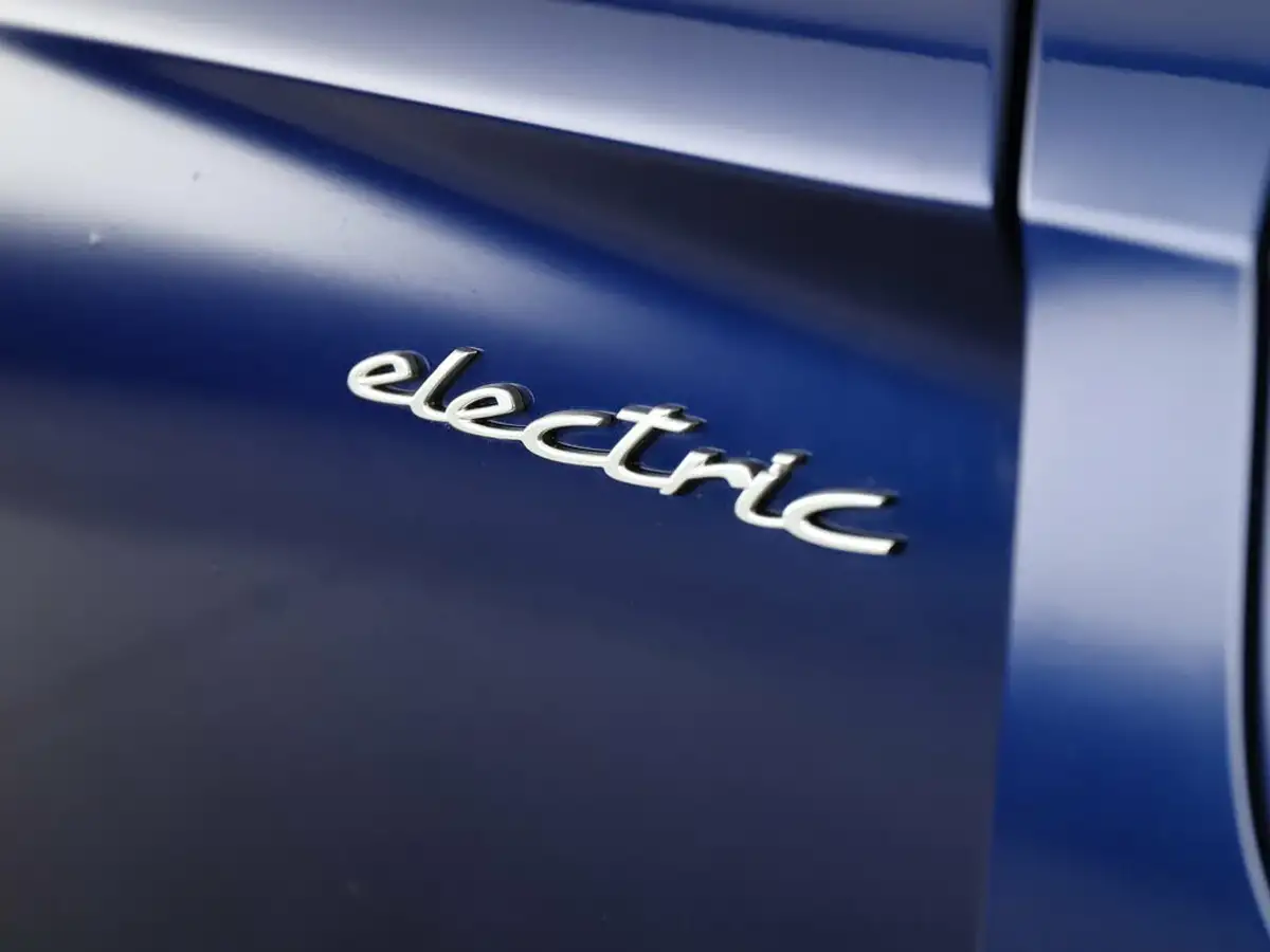 2021-porsche-taycan-e-4s-530ps-big-41