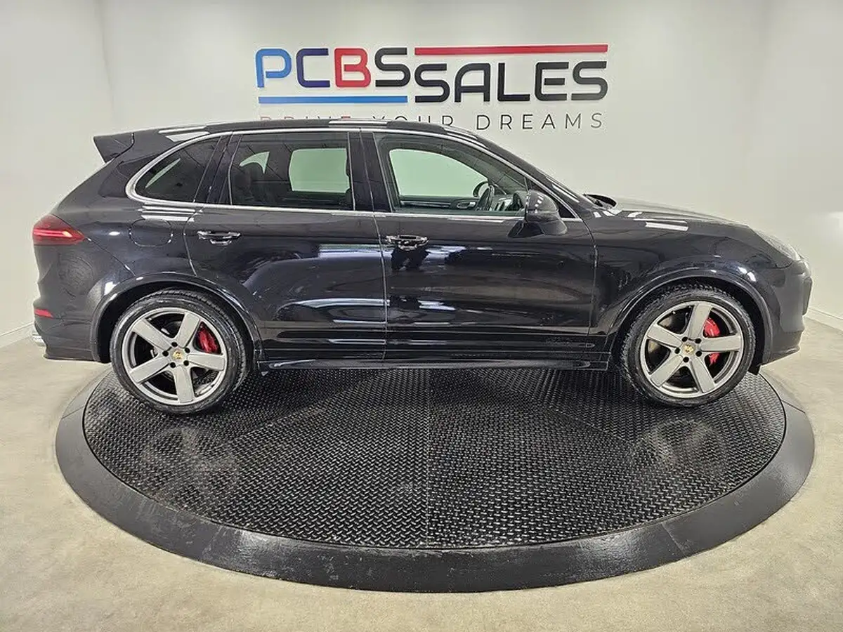 2015-porsche-cayenne-36-gts-big-13