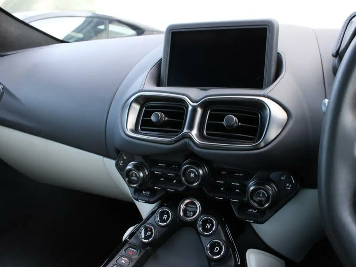 2023-aston-martin-vantage-40-v8-vantage-roadster-auto-big-8