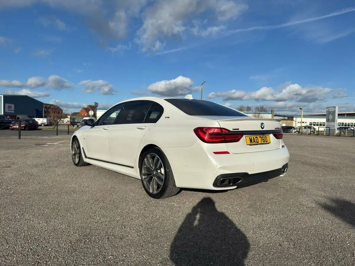 2018-bmw-7-series-66-m760li-big-11