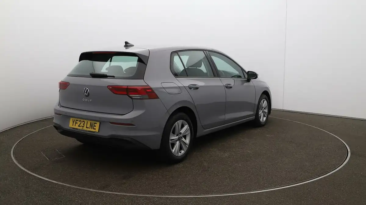 2023-volkswagen-golf-15-tsi-life-130ps-hatchback-big-7