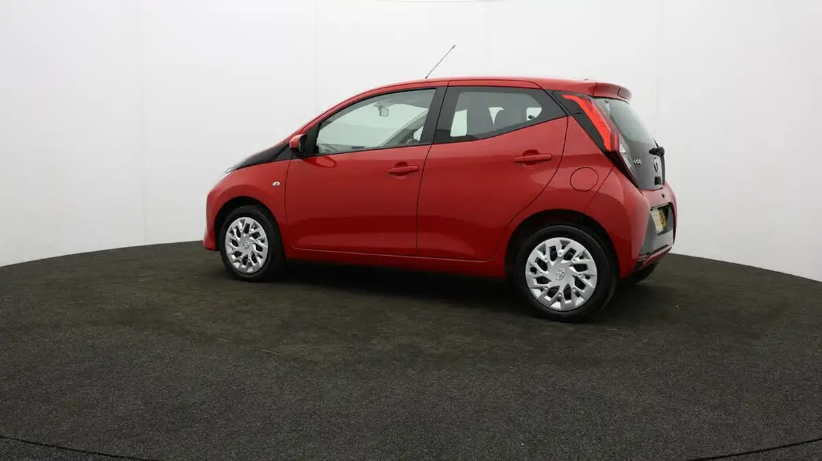 2018-toyota-aygo-10-vvt-i-x-play-71bhp-5d-big-66
