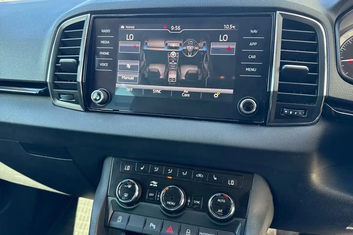 2020-skoda-karoq-20tdi-se-l-150ps-4x4-dsg-big-18