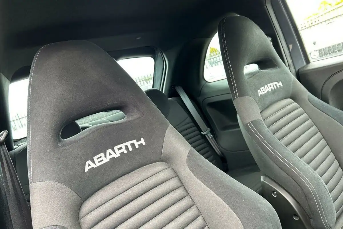 2022-abarth-595-14-tjet-competizione-big-23