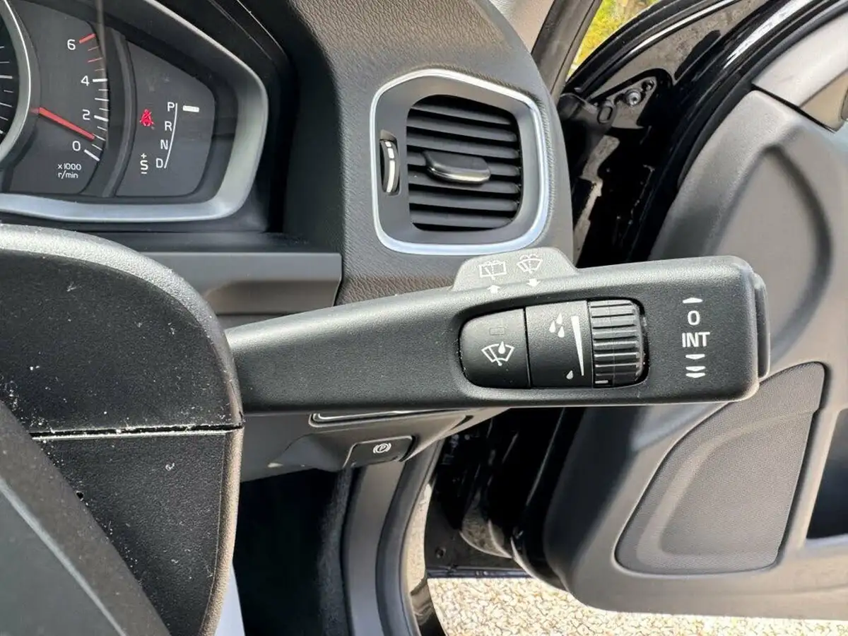 2015-volvo-v60-16td-d2-se-nav-powershift-big-31