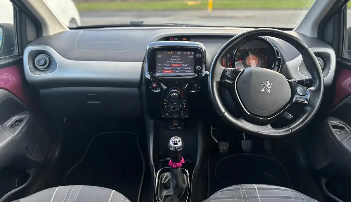 2017-peugeot-108-12-puretech-allure-hatchback-5d-big-7