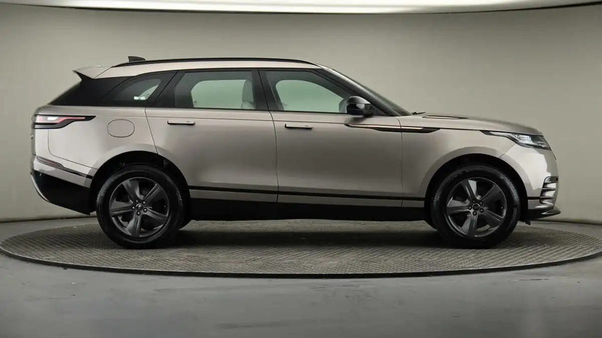 2022-land-rover-range-rover-velar-20-d200-r-dynamic-se-big-7