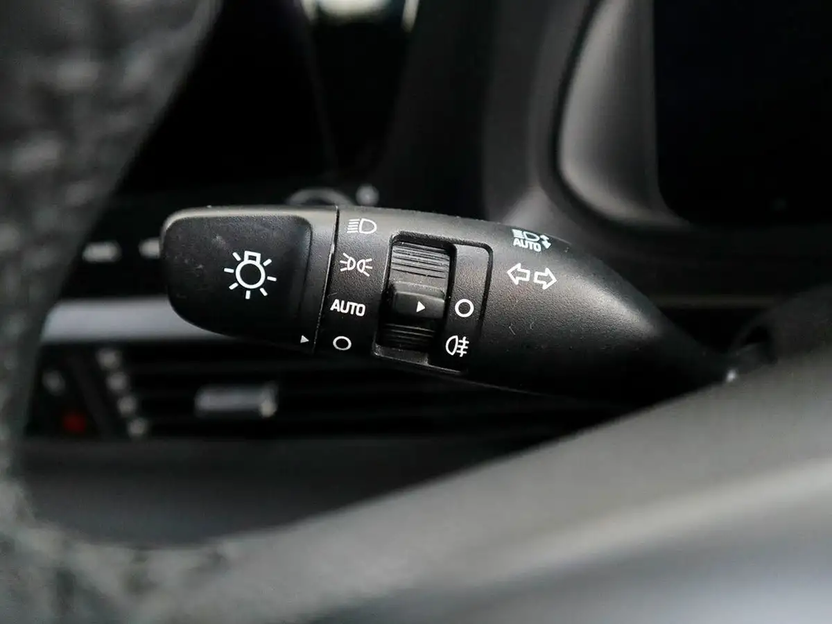 2023-hyundai-bayon-10-t-gdi-premium-120ps-big-24