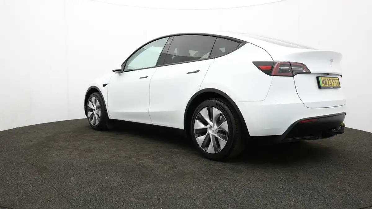 2023-tesla-model-y-e-rwd-big-4