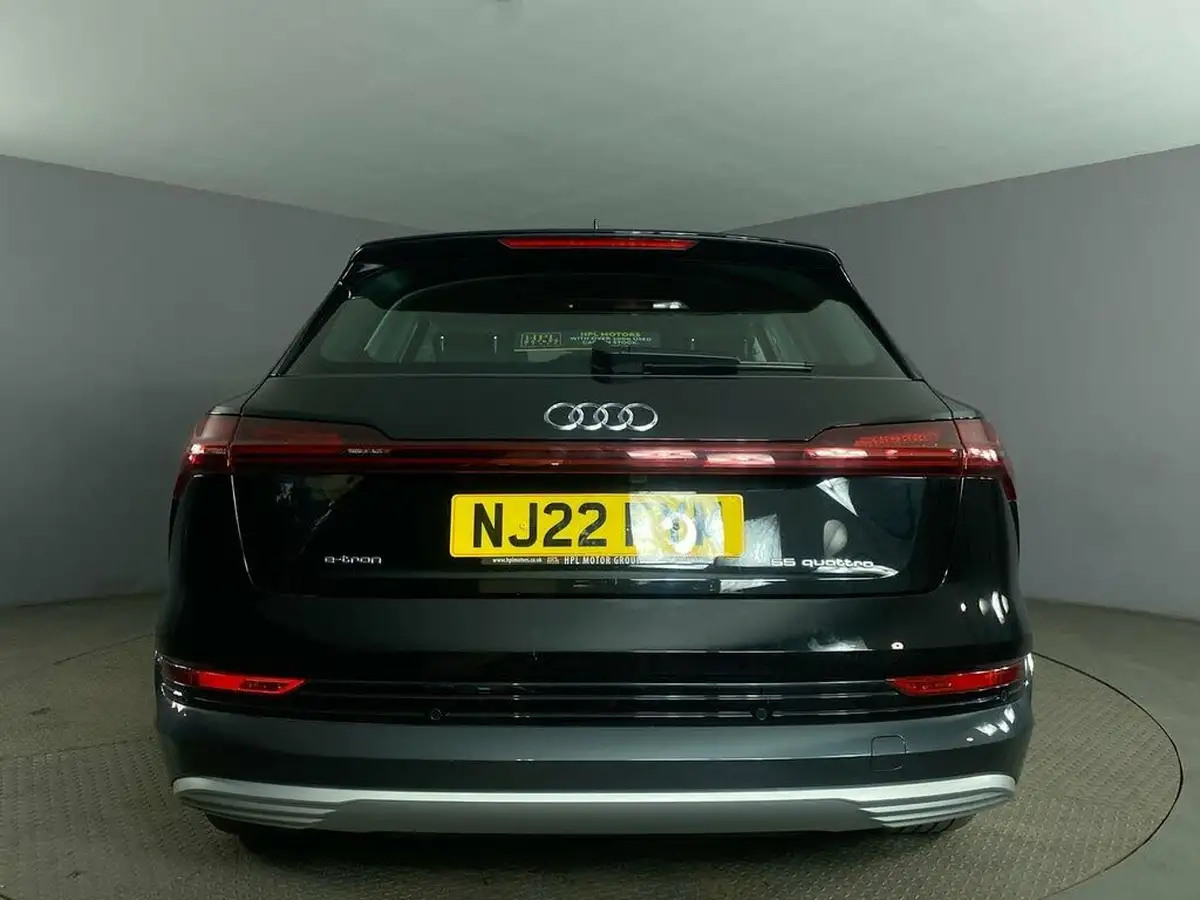 2022-audi-e-tron-55e-technik-station-wagon-big-6