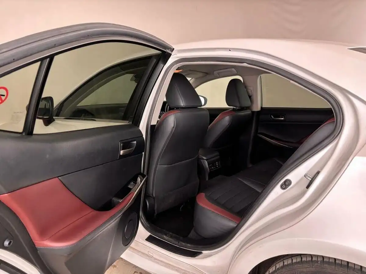 2017-lexus-is-300h-25-sport-big-19