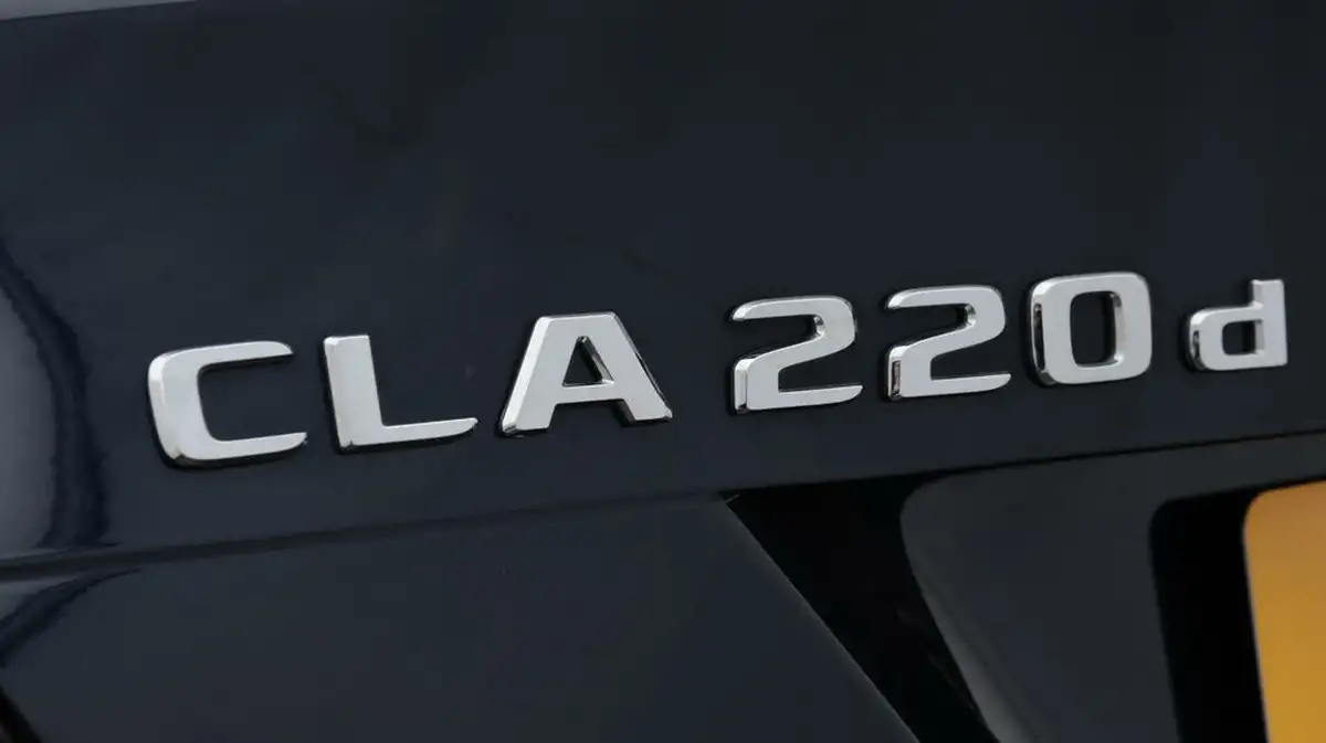 2018-mercedes-benz-cla-21d-cla-220-amg-line-coupe-4d-big-22