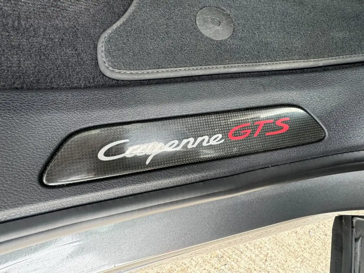 2014-porsche-cayenne-48-gts-big-23