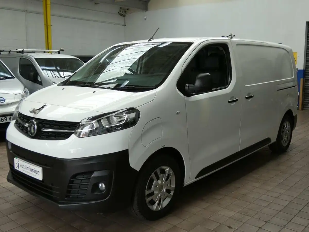 2021-vauxhall-vivaro-big-4