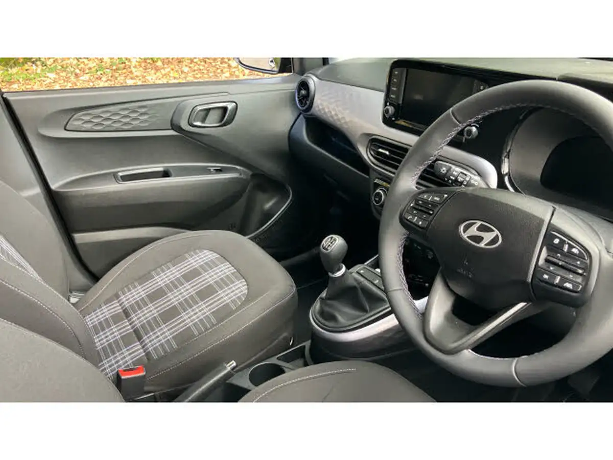 2024-hyundai-i10-12-premium-79ps-big-13