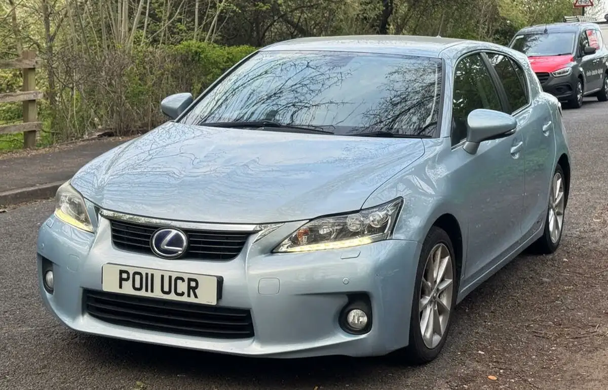 2011-lexus-ct-200h-18-se-l-premier-big-2