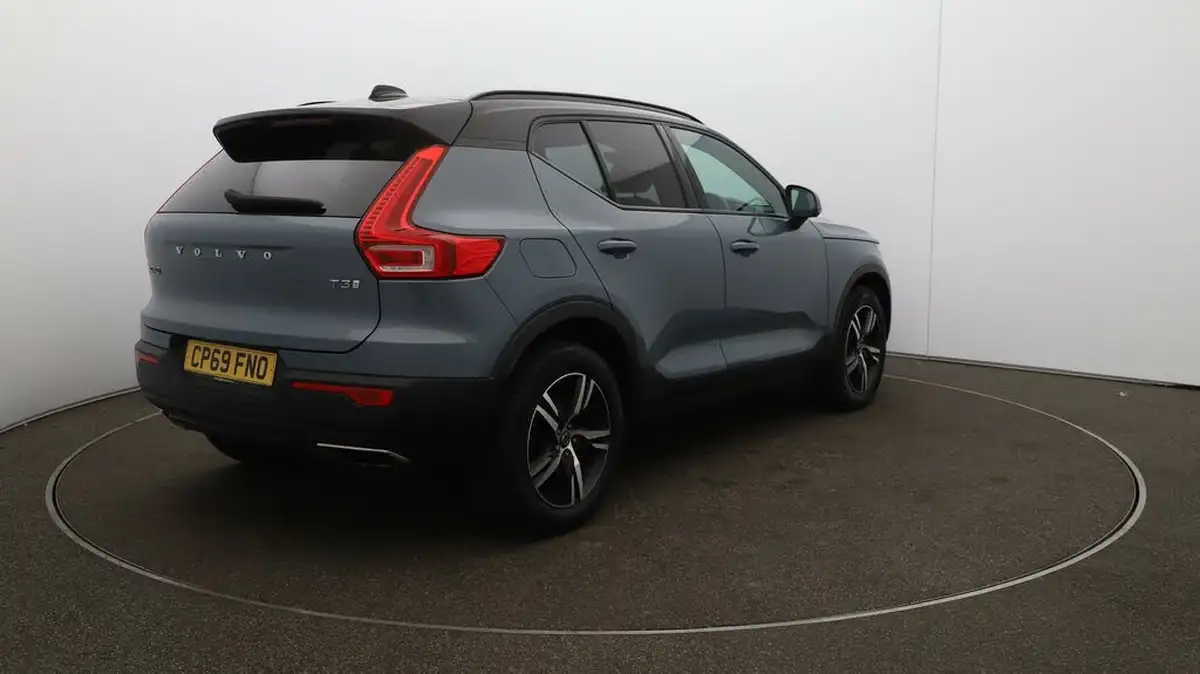 2020-volvo-xc40-15-t3-r-design-big-45