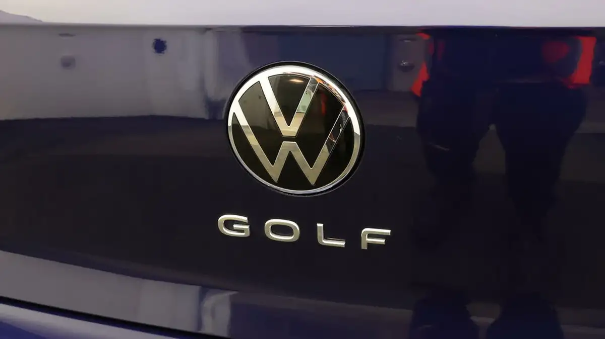 2022-volkswagen-golf-15-tsi-life-130ps-hatchback-big-19