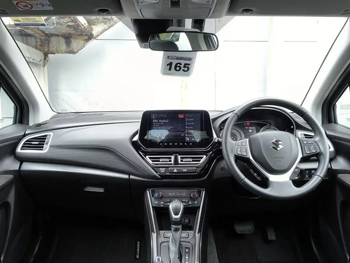 2024-suzuki-s-cross-15-ultra-allgrip-big-8