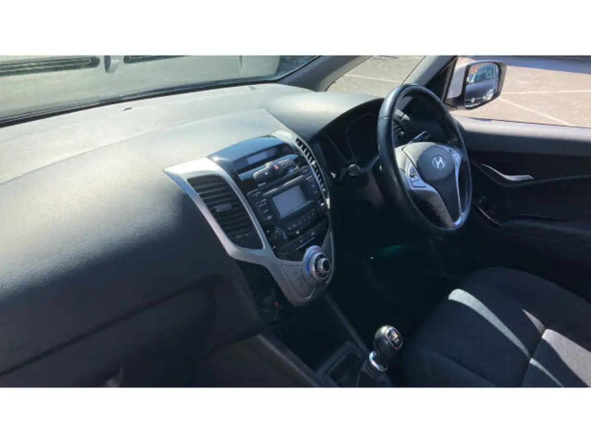 2016-hyundai-ix20-14-se-big-8