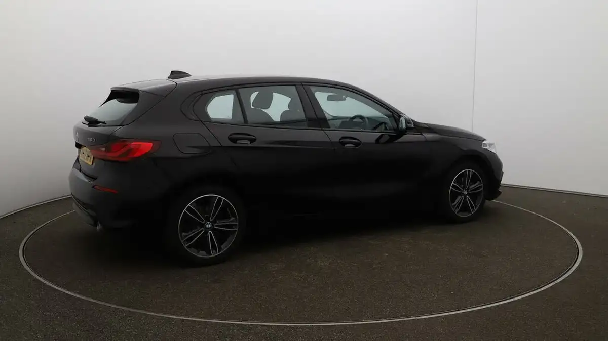 2022-bmw-1-series-20td-118d-sport-big-44