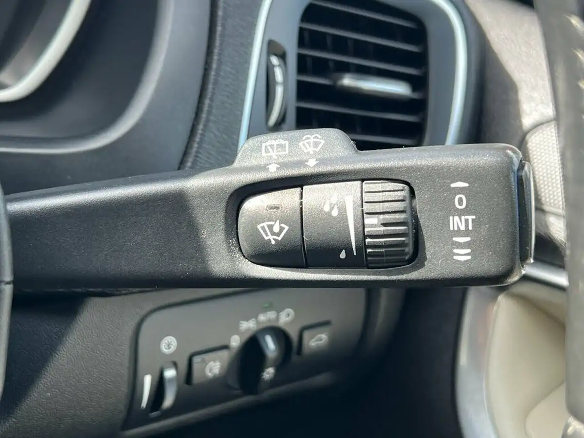 2013-volvo-v40-20td-d4-se-lux-nav-ss-big-34