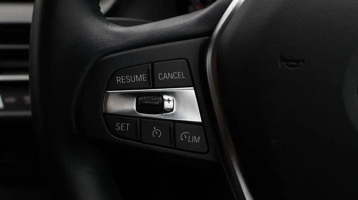 2022-bmw-1-series-20td-118d-sport-big-22
