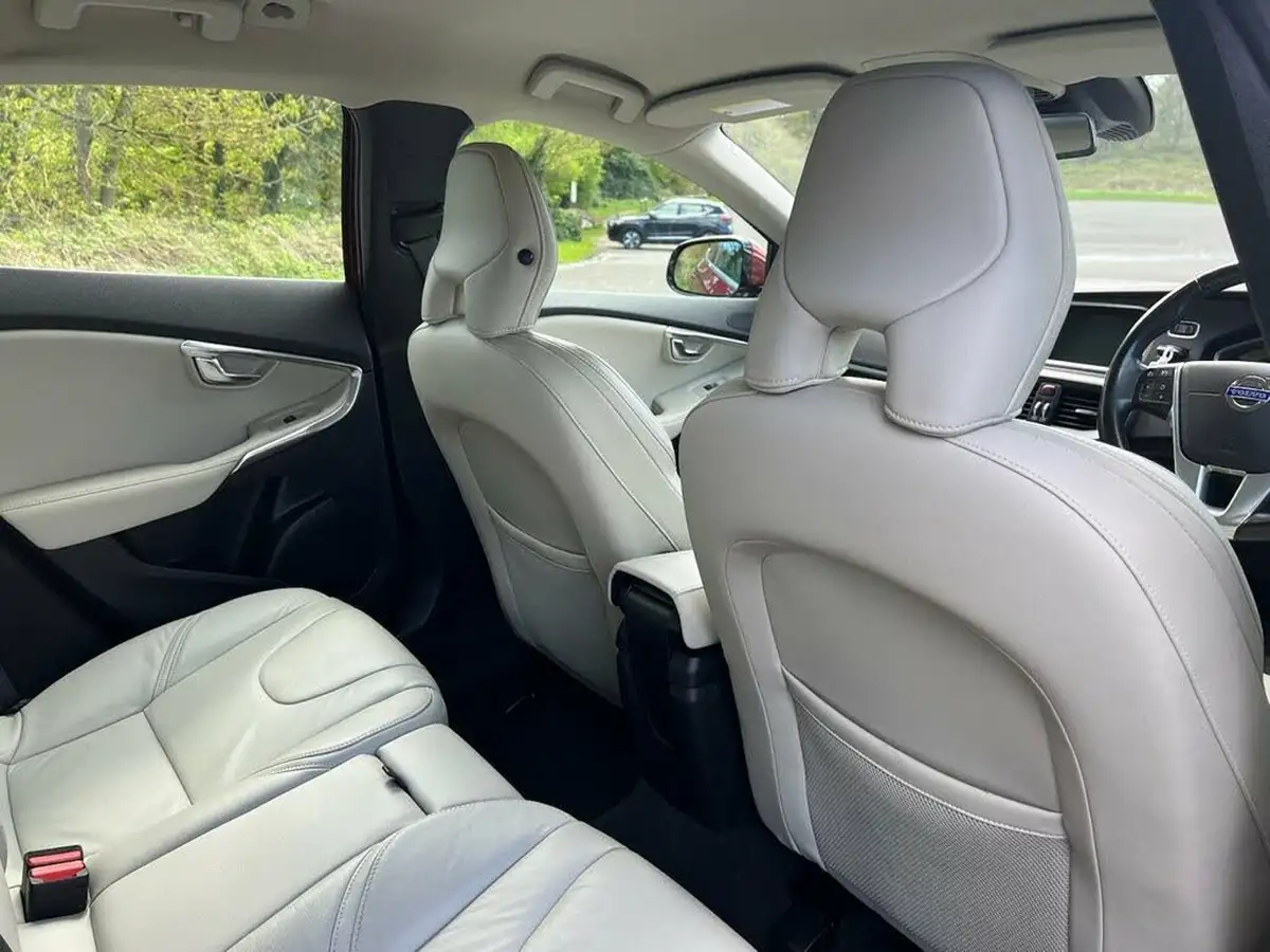 2013-volvo-v40-20td-d4-se-lux-nav-ss-big-10