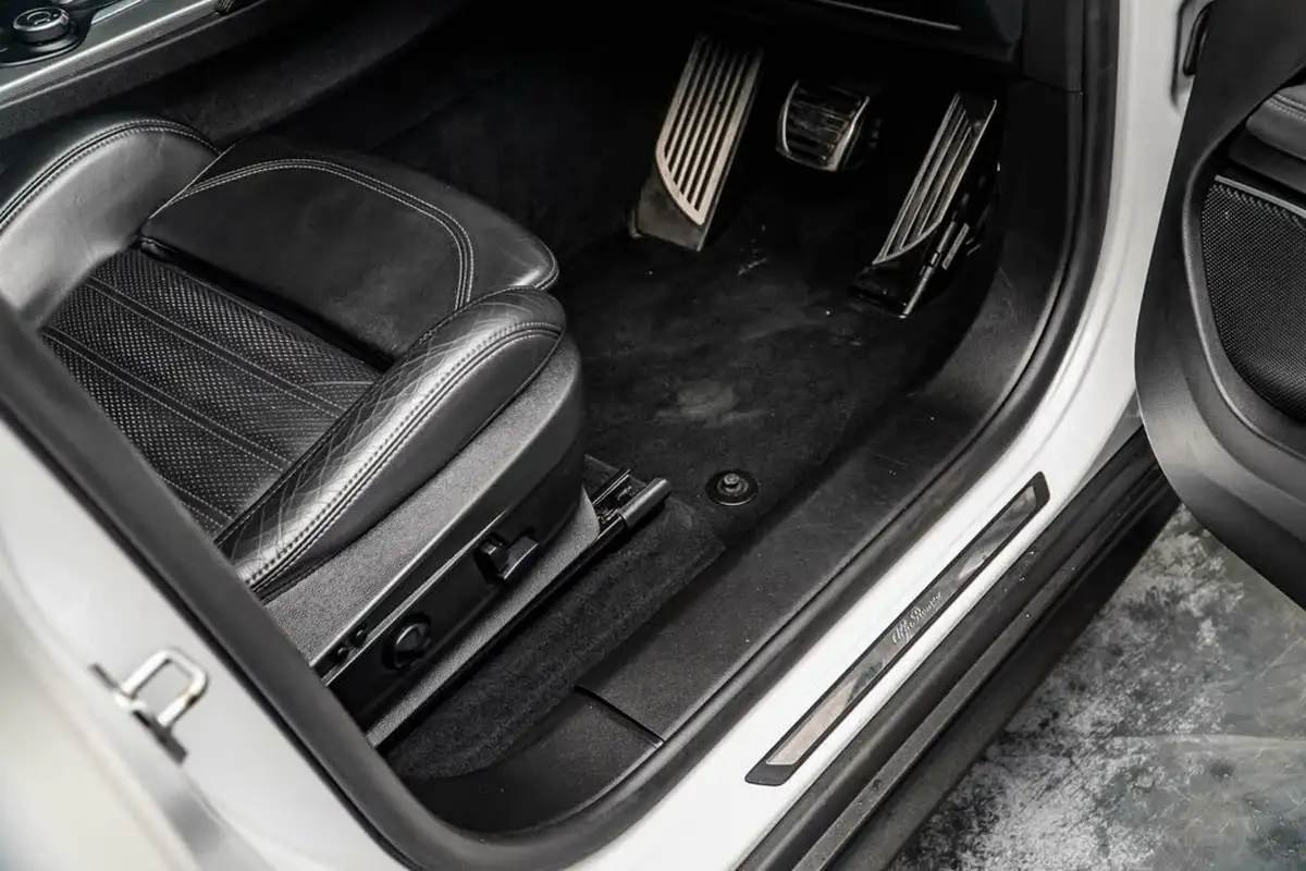 2018-alfa-romeo-stelvio-22td-milano-big-39