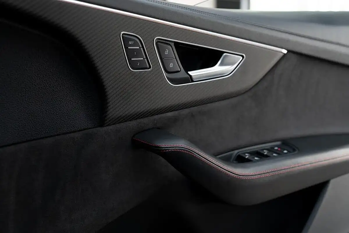 2020-audi-rs-q8-40-tfsi-carbon-black-big-18