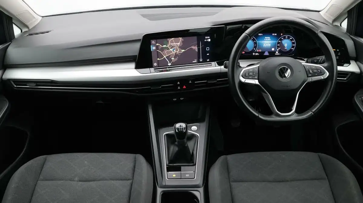 2022-volkswagen-golf-15-tsi-life-150ps-hatchback-big-13