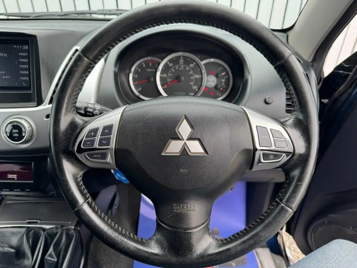 2014-mitsubishi-l200-25td-barbarian-black-big-26