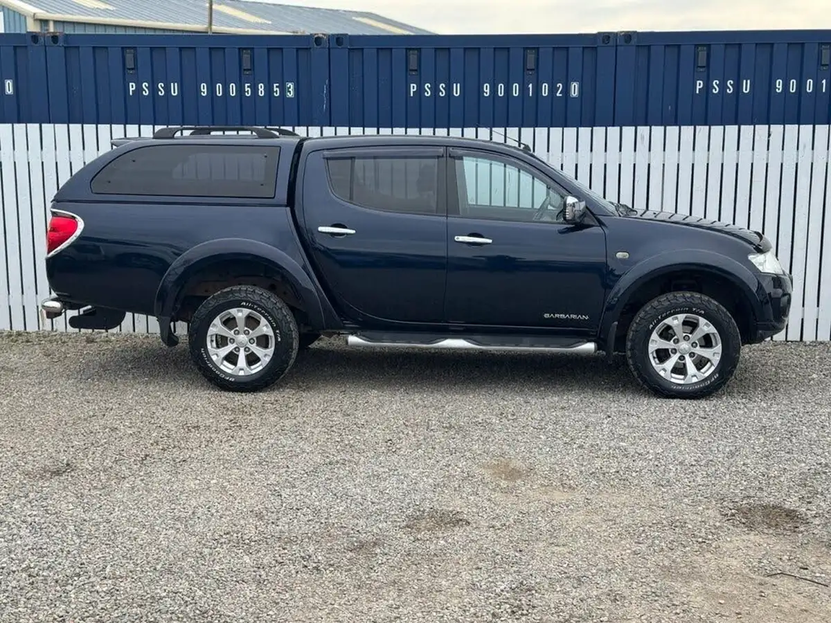 2014-mitsubishi-l200-25td-barbarian-black-big-6