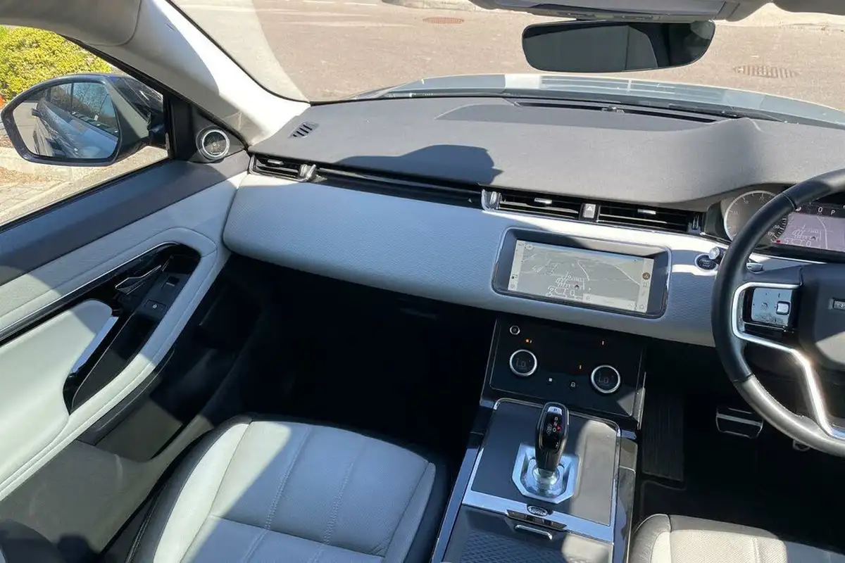 2022-land-rover-range-rover-evoque-15-p300e-r-dynamic-s-big-15
