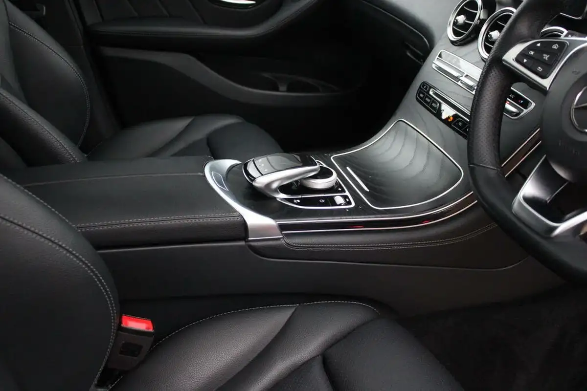 2018-mercedes-benz-glc-class-20-glc250-amg-line-premium-plusss-coupe-4d-big-23