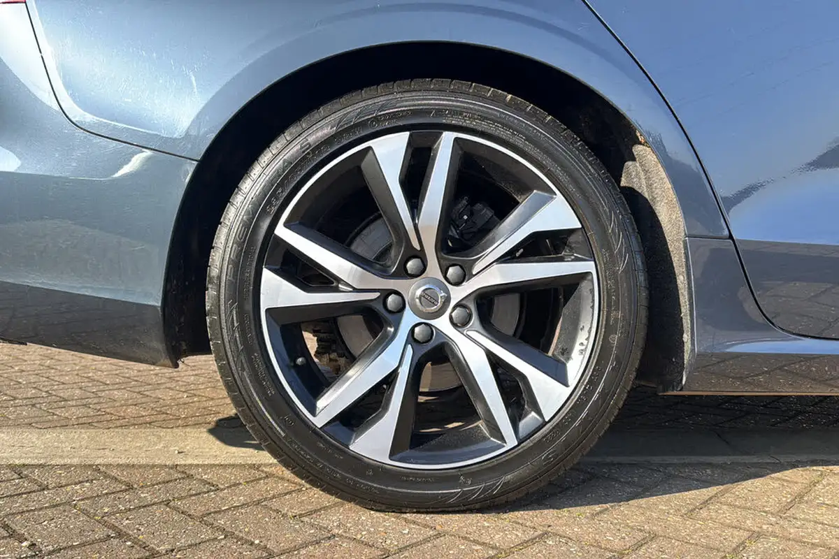 2021-volvo-v60-20-b4-r-design-big-6